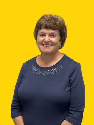 Portrait of Diana Burnett, Broker/Agent.